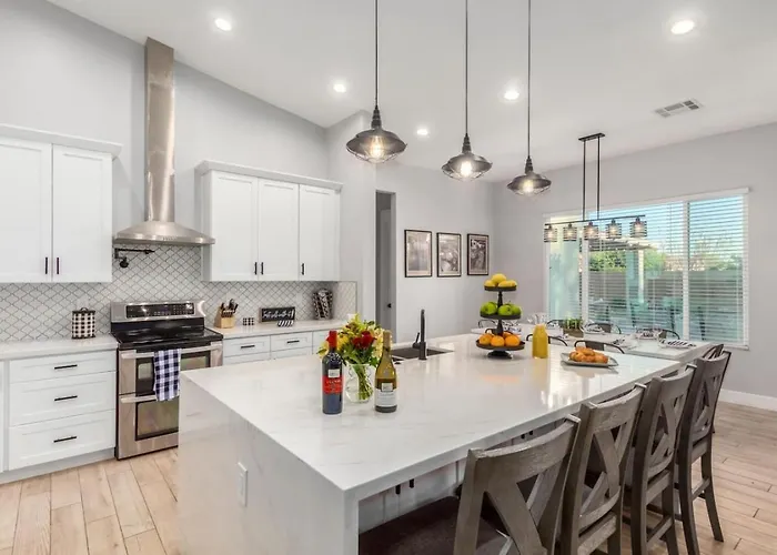 Scottsdalestays 10br Estate-big Pool-sport Courts.